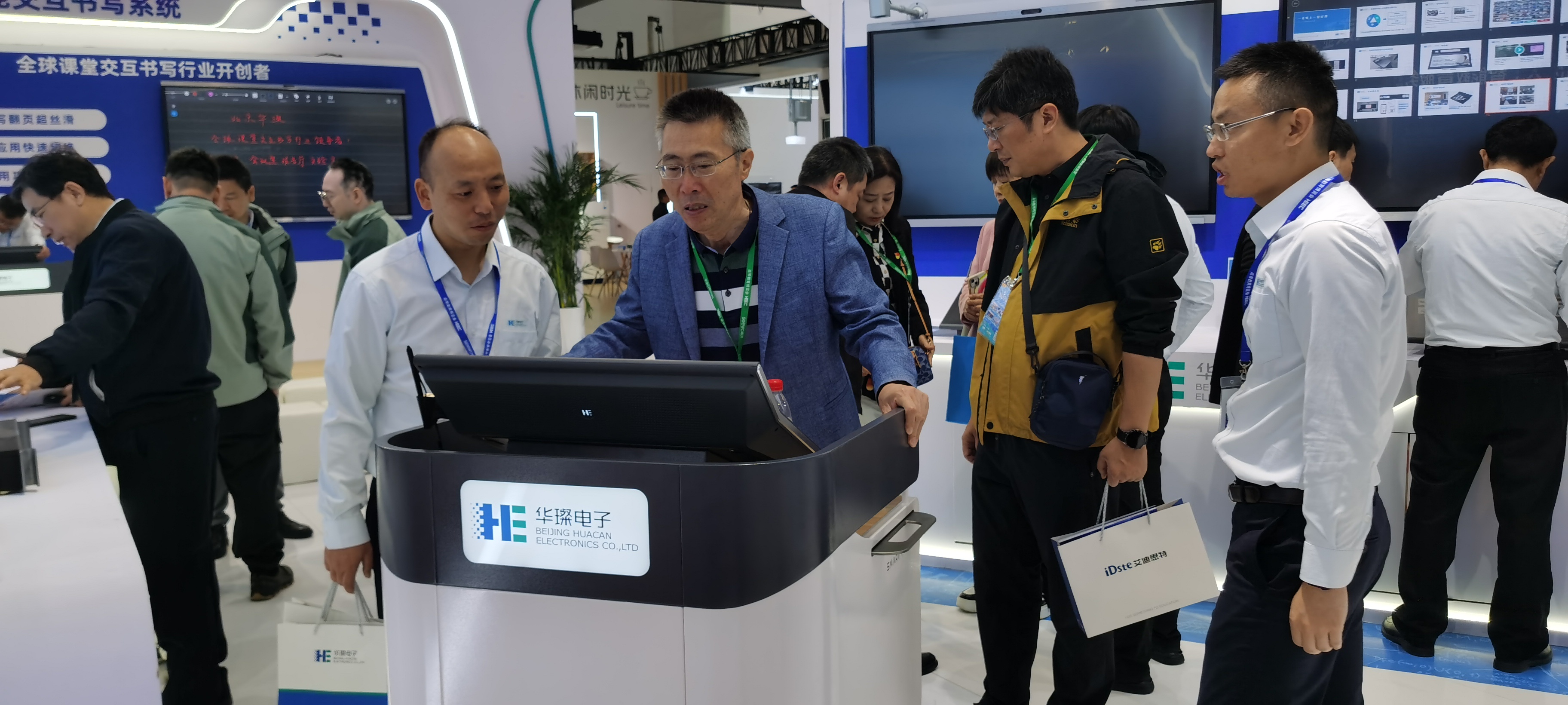 創(chuàng)者匠心耀春城 —華璨電子點亮 2025高博會智慧教育之光